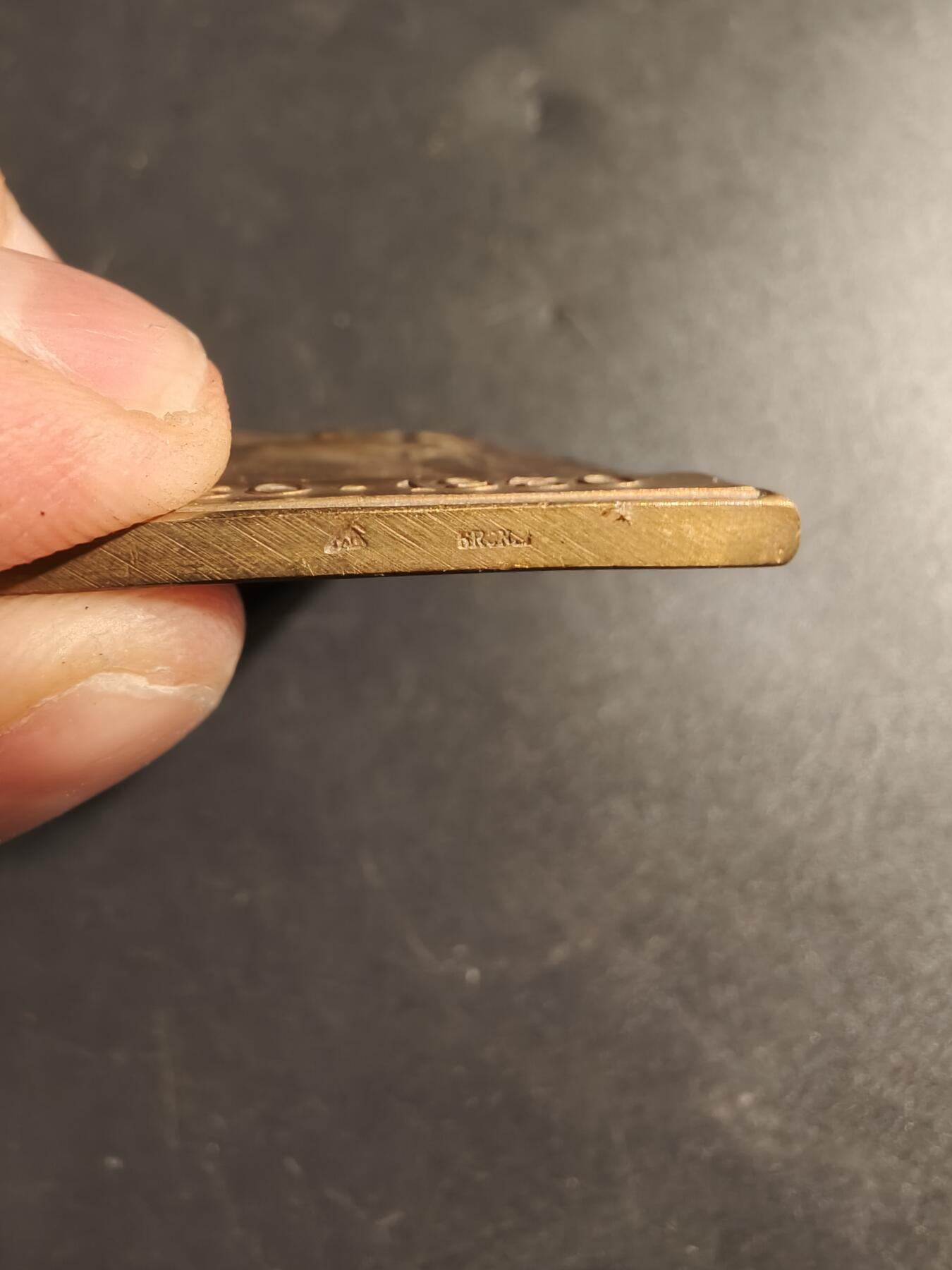 老王徽章第173期 法国伏拉热工厂成立百年方形大铜章      原盒     尺寸36×50mm     重量42.4g