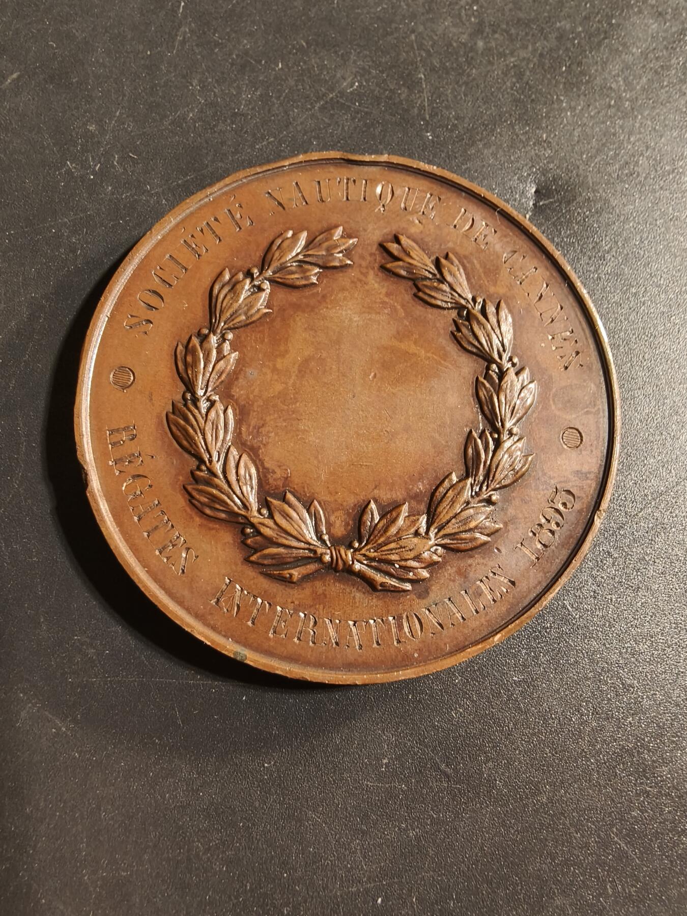 老王徽章第173期 法国1895年戛纳航海协会国际帆船赛大铜章      cuivre铜标     直径50mm     重量58.6g 