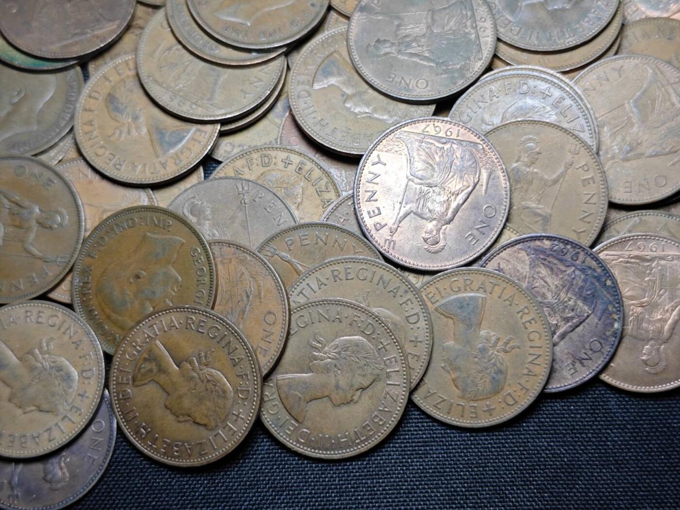 KK钱币收藏小铺 《套币 好品/批量散币专场》  2月预留时间 周末发货  英国1便士铜币一组117枚