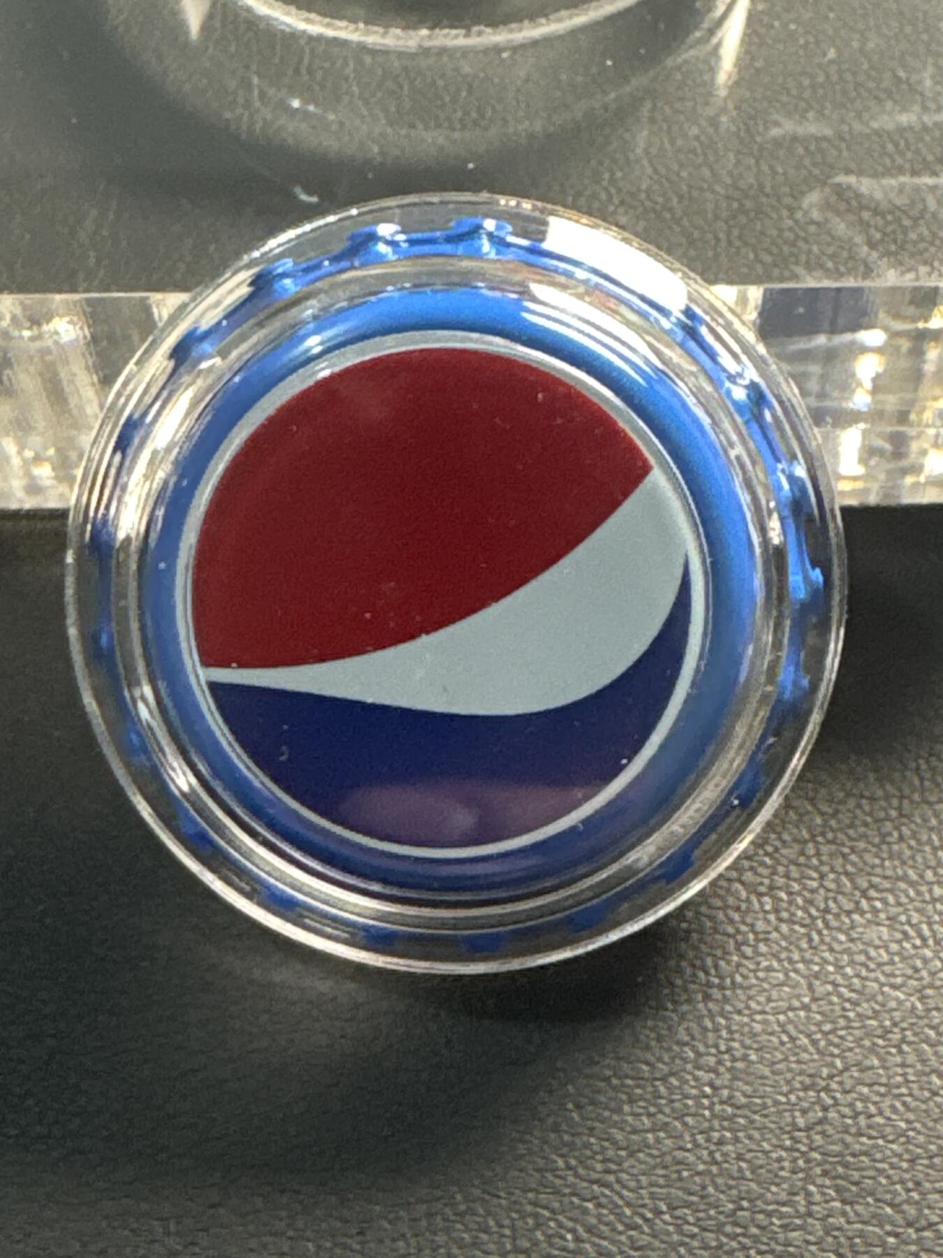 ❤️【币观天下】❤️ 第337期钱币拍卖- 2026.1.2周五晚上6点半场-长期征集拍品 2022年乍得发行百事可乐瓶盖彩色精制银币 盒证齐全