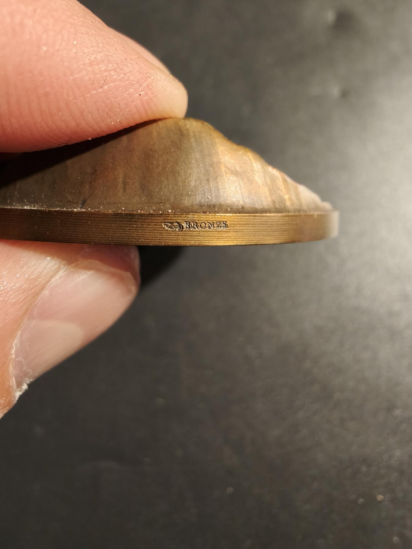 老王徽章第173期 法国高浮雕大铜章    E. Moench 先生和夫人，阿尔萨斯ALSA 酵母的创始人      原盒      直径56mm     重量157.5g