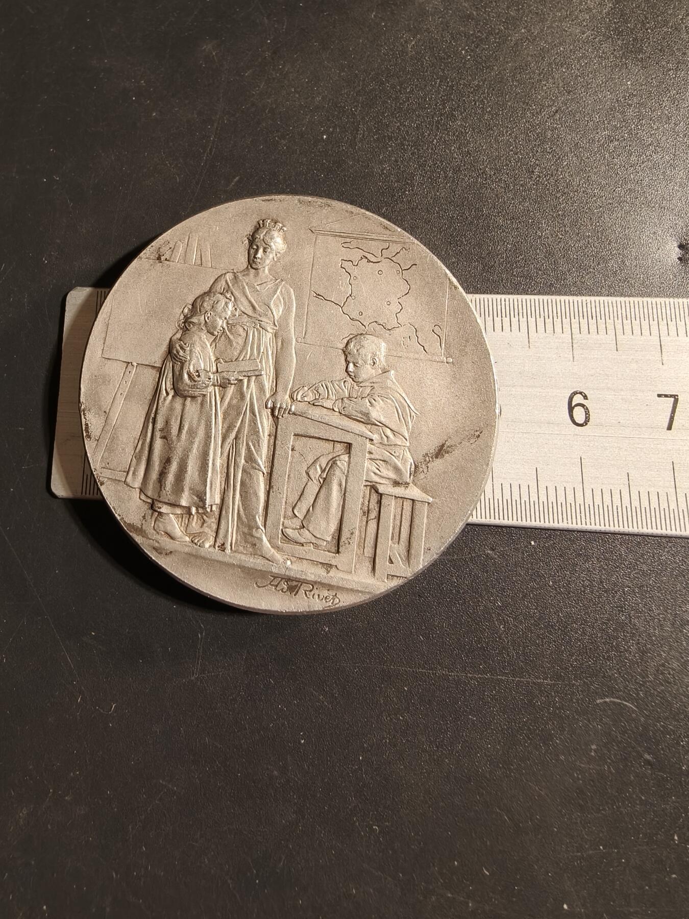 老王徽章第173期 法国图卢兹市小学教育证书镀银大铜章     原盒      大师里维特作品      直径50mm      重量71.1g