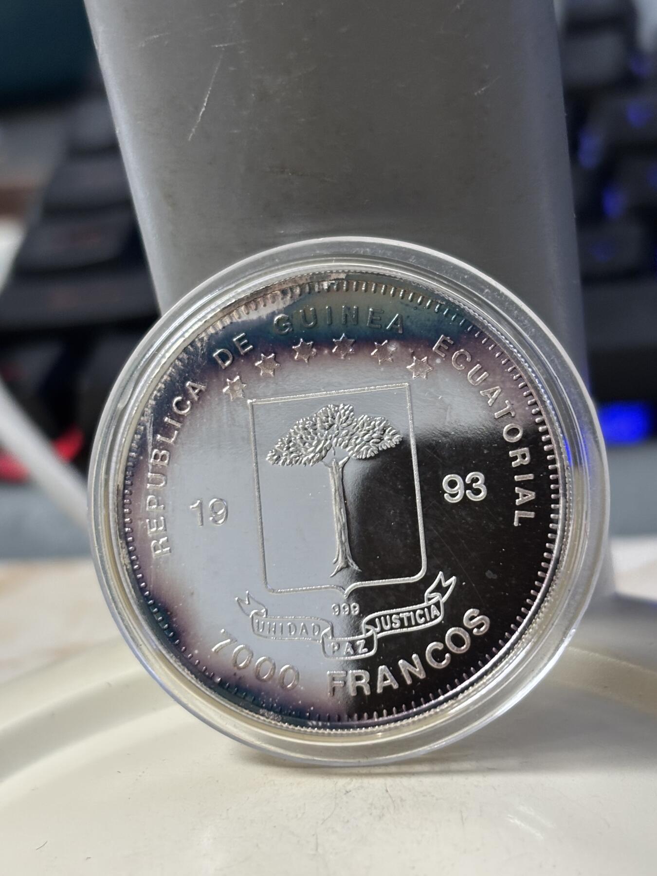 第186期拍卖 赤道几内亚1993年拯救地球恐龙彩色纪念银币，999银，20克，银价360，有氧化