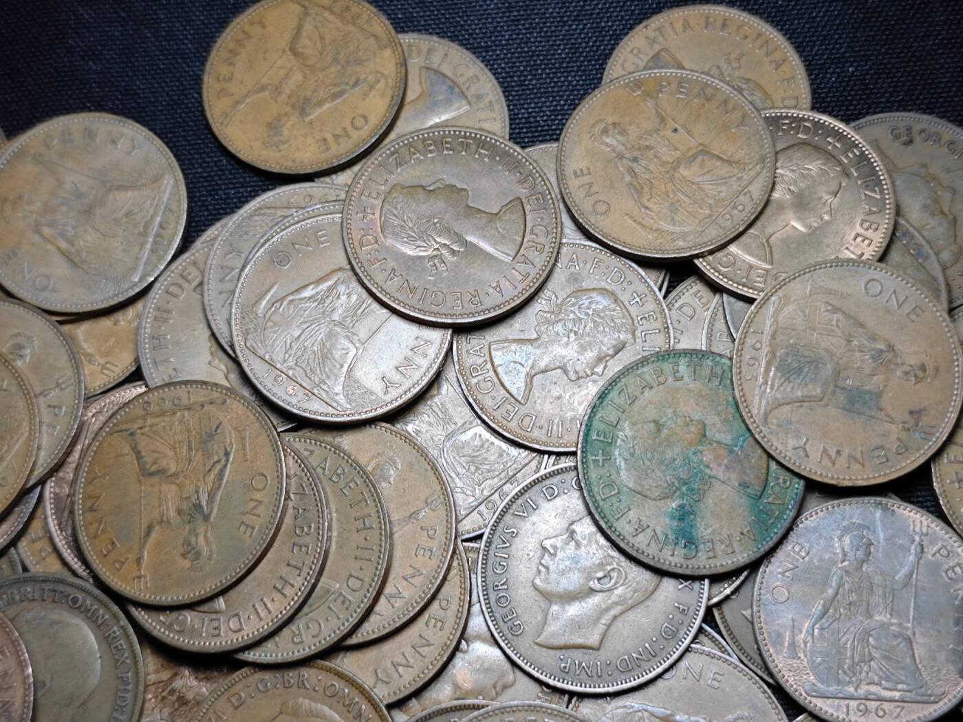 KK钱币收藏小铺 《套币 好品/批量散币专场》  2月预留时间 周末发货  英国1便士铜币一组117枚