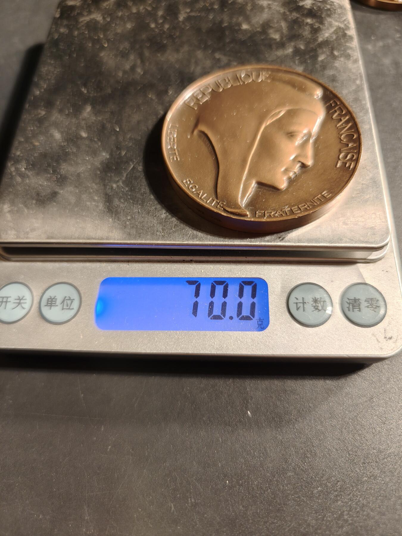 老王徽章第173期 法国参议员赠大铜章     直径51mm    重量70g