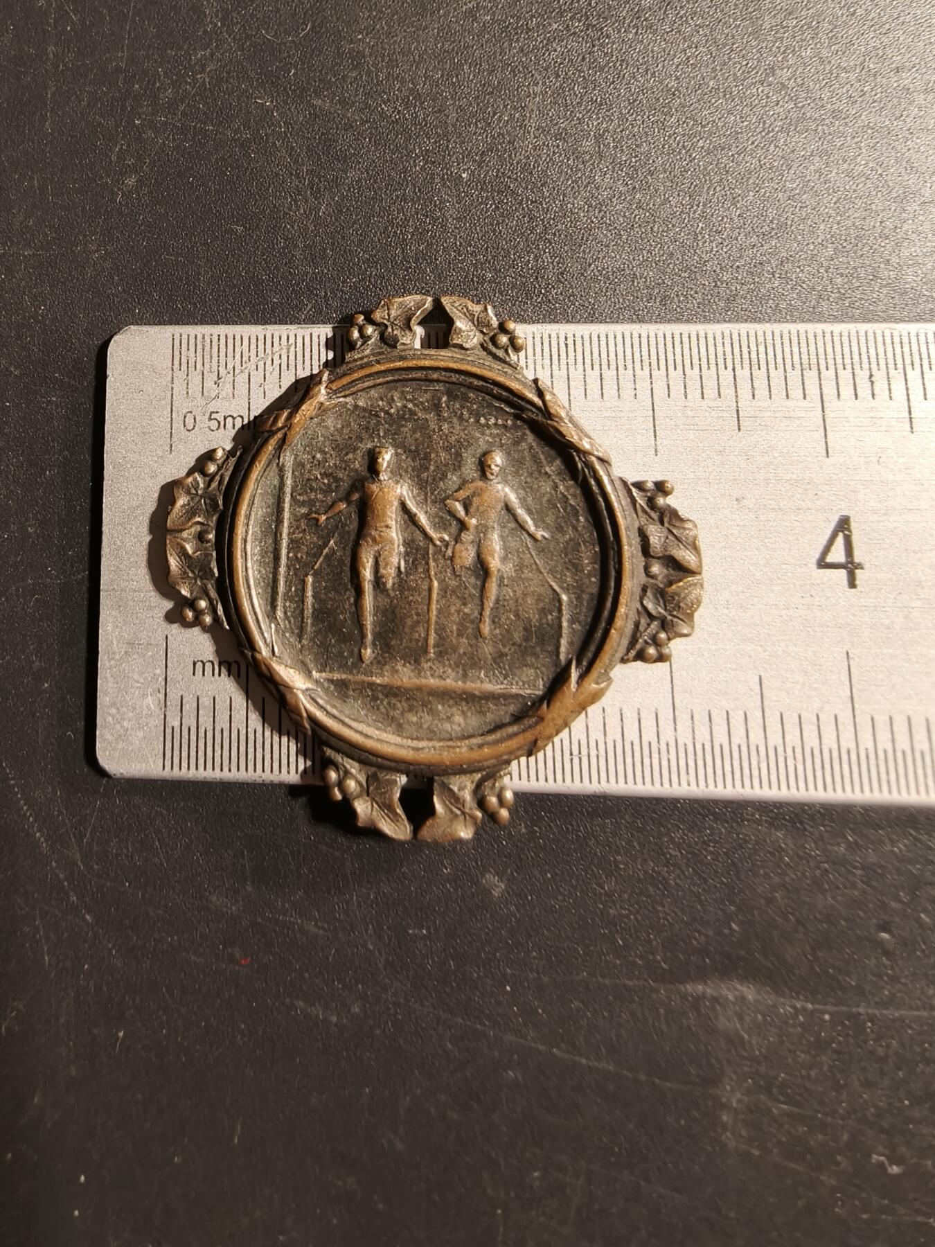 老王徽章第173期 法国田径比赛铜章    直径32mm    重量7.5g