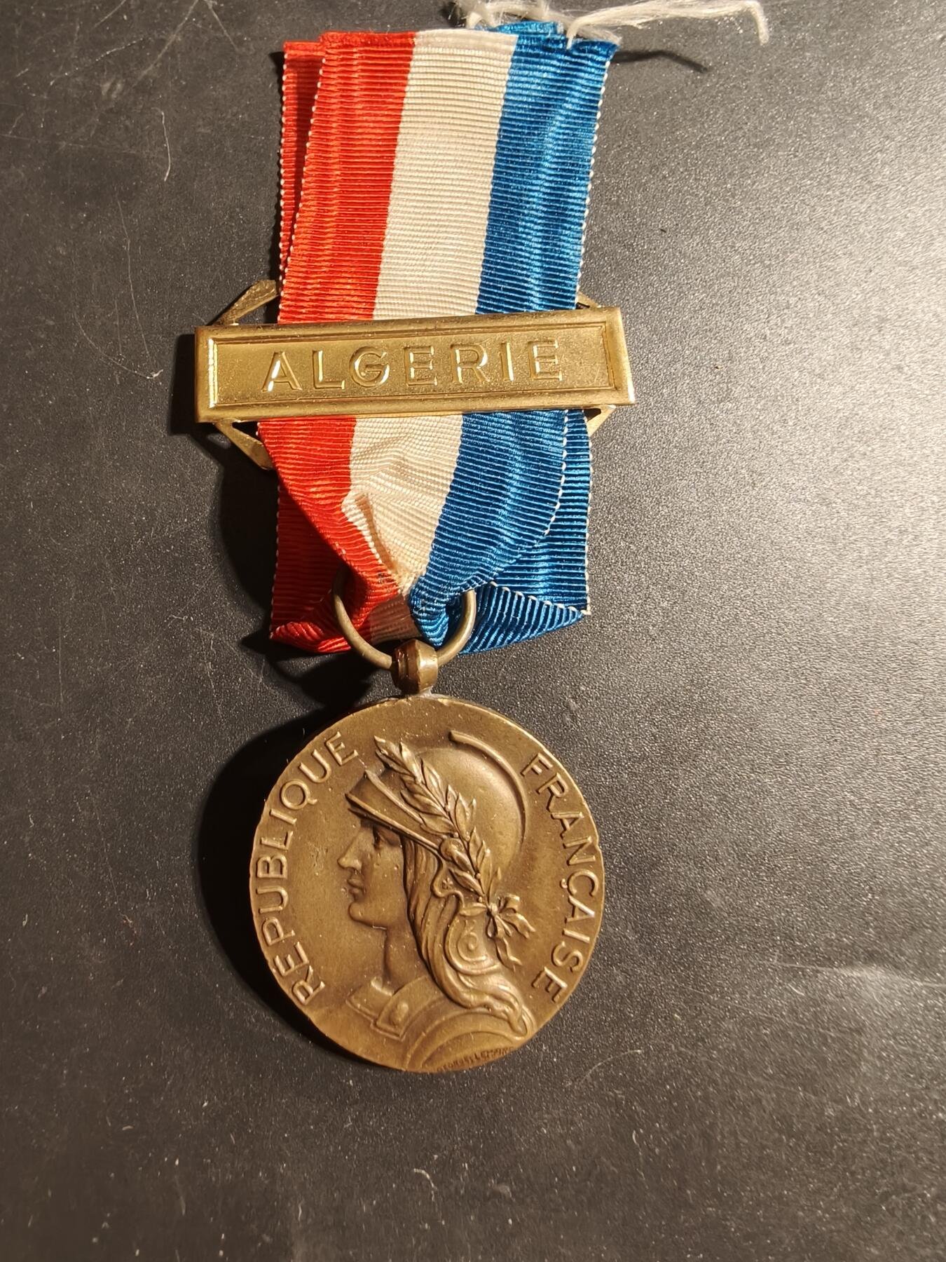 老王徽章第173期 法国北非安全行动奖章   阿尔及利亚勋条