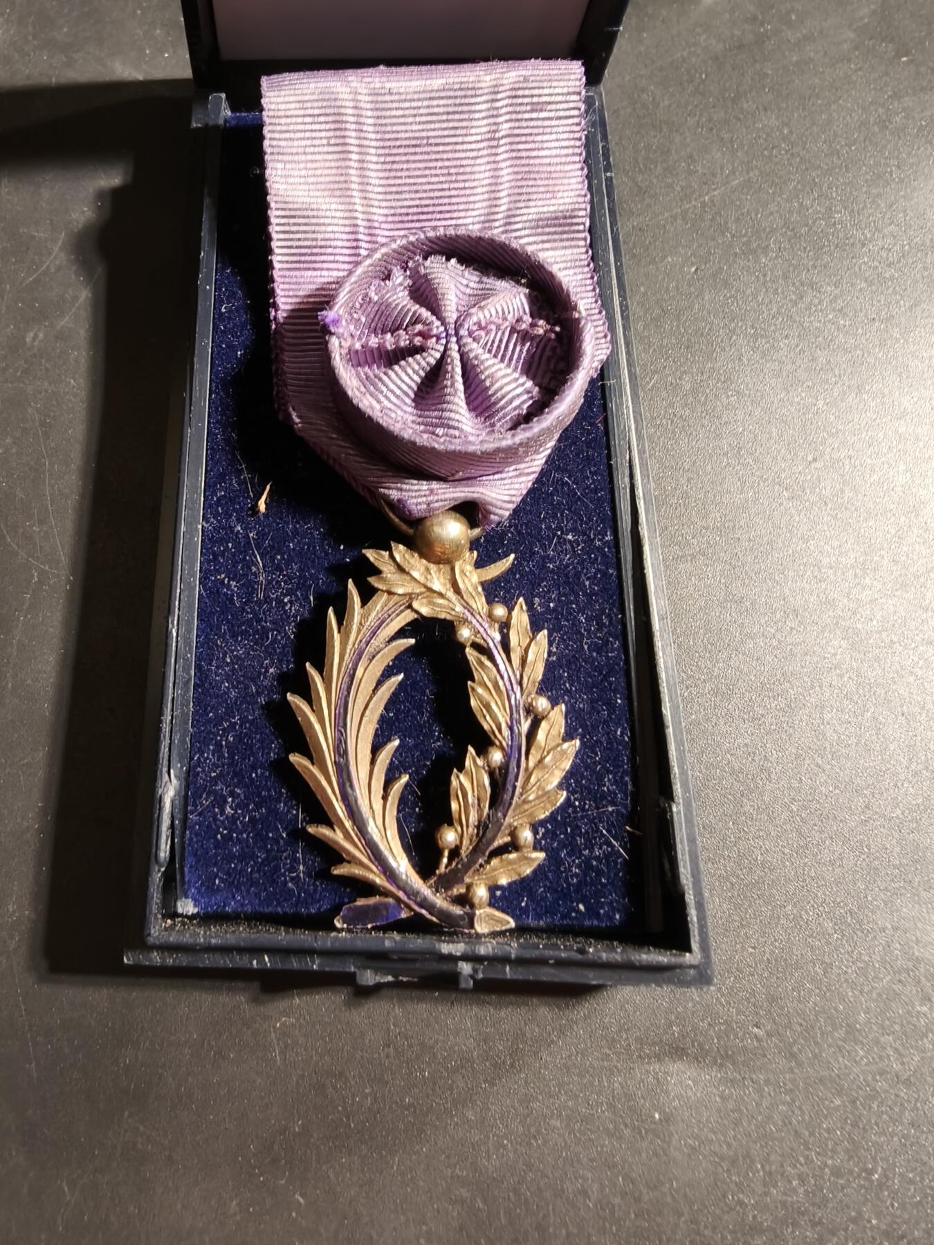 老王徽章第173期 法国军官级棕榈叶勋章    原盒