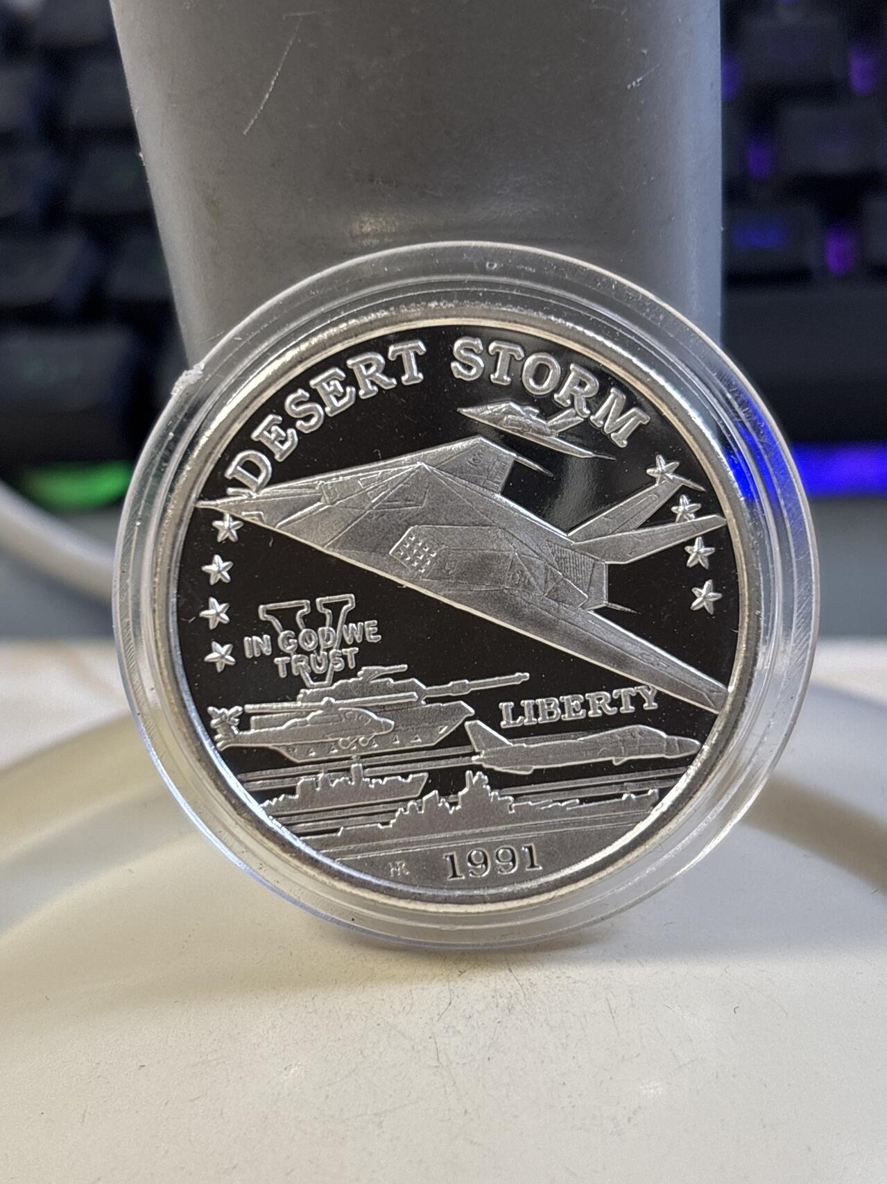 第186期拍卖 赫特河公国1991年海湾战争沙漠风暴克朗纯银纪念银币，999银边缘有标，1盎司，银价555