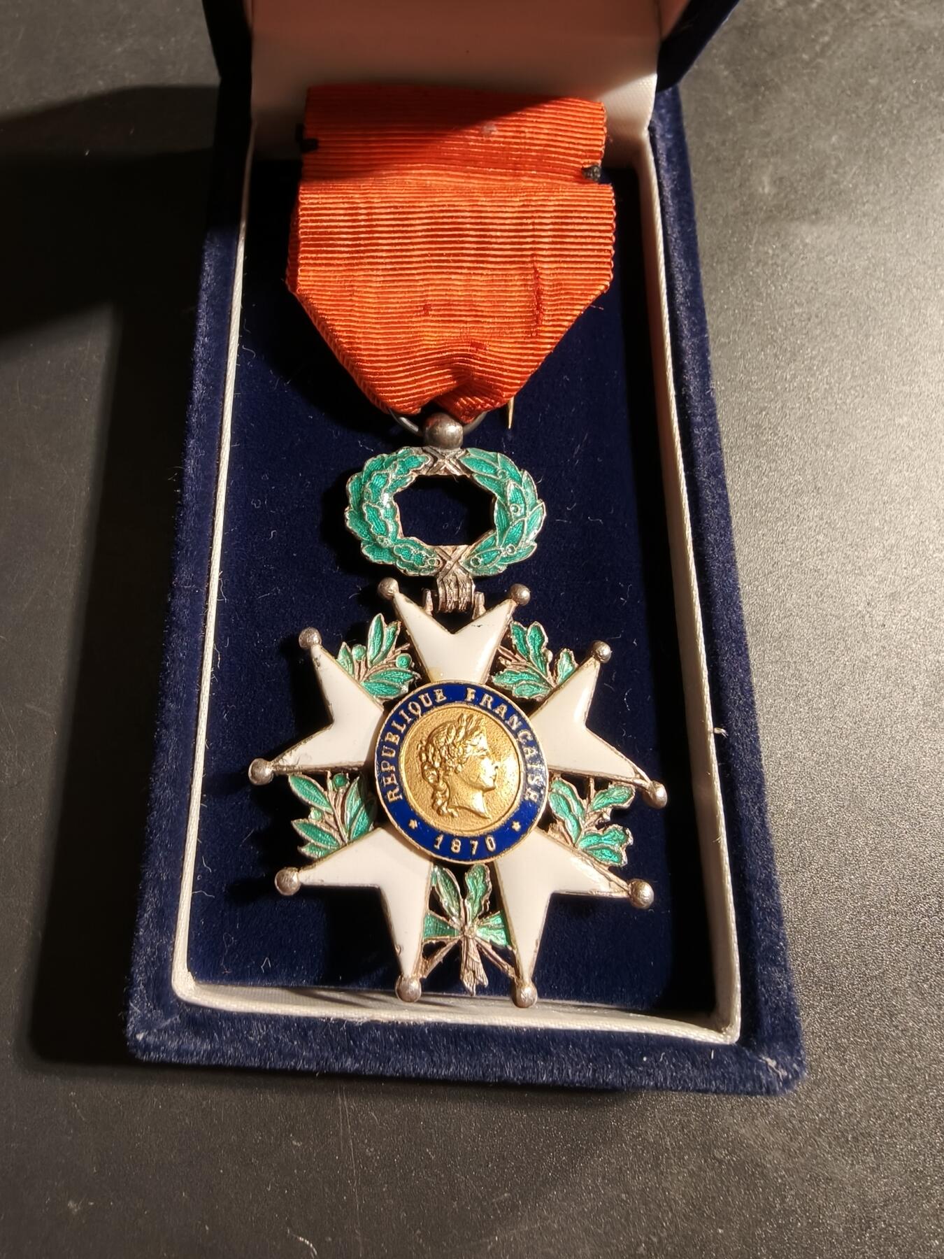 老王徽章第173期 法国骑士级荣誉军团勋章   原盒    银质珐琅     三共时期