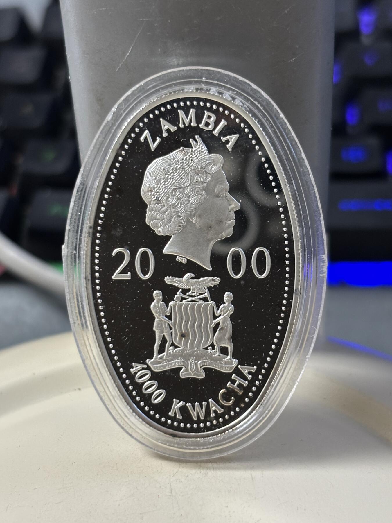 第186期拍卖 赞比亚2000年女王母亲肖像彩色纪念银币3枚套，925银，20克*3，银价999，有瑕疵