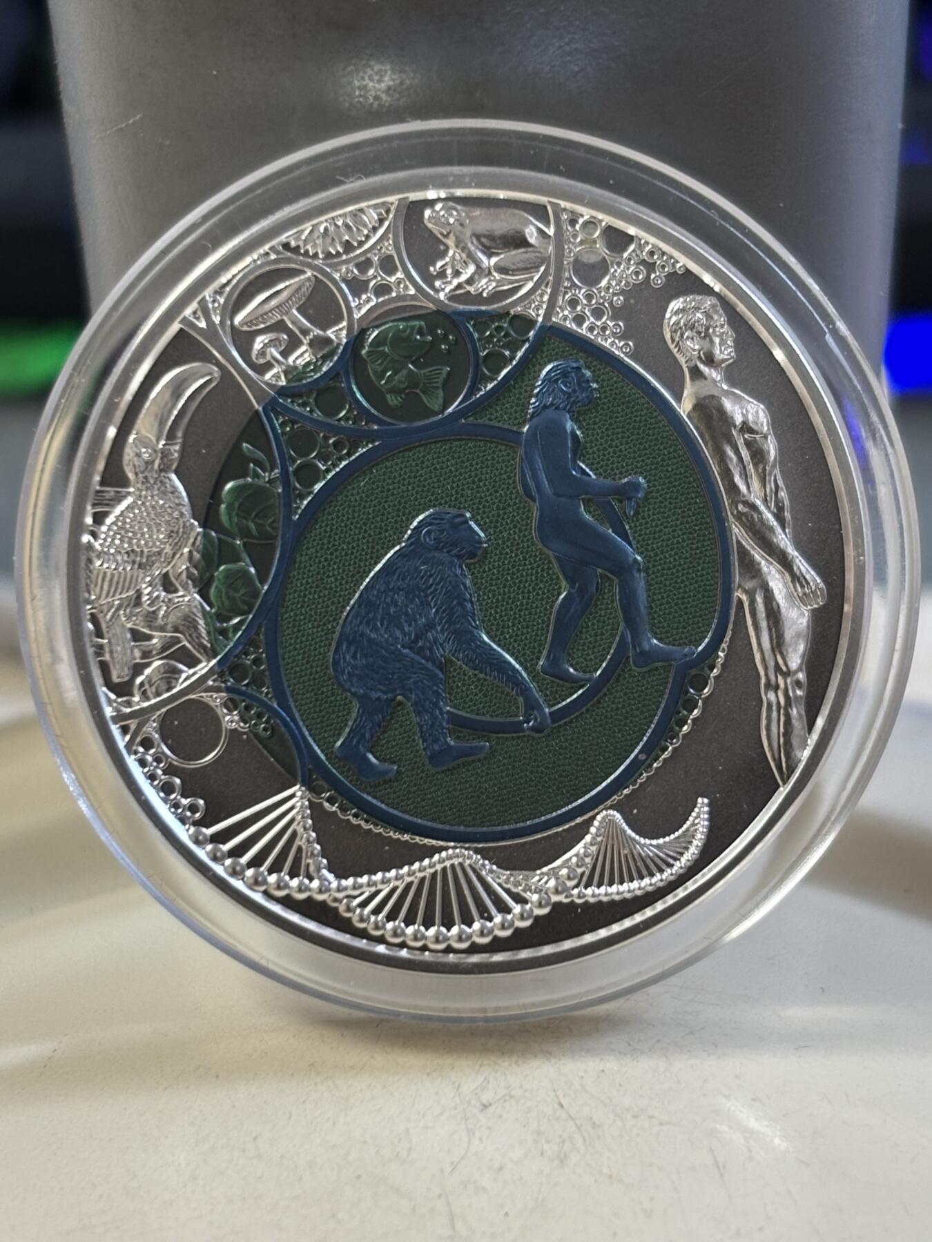 第186期拍卖 奥地利2014年进化论铌银镶嵌双色纪念币，900银998铌，10克/7.15克，