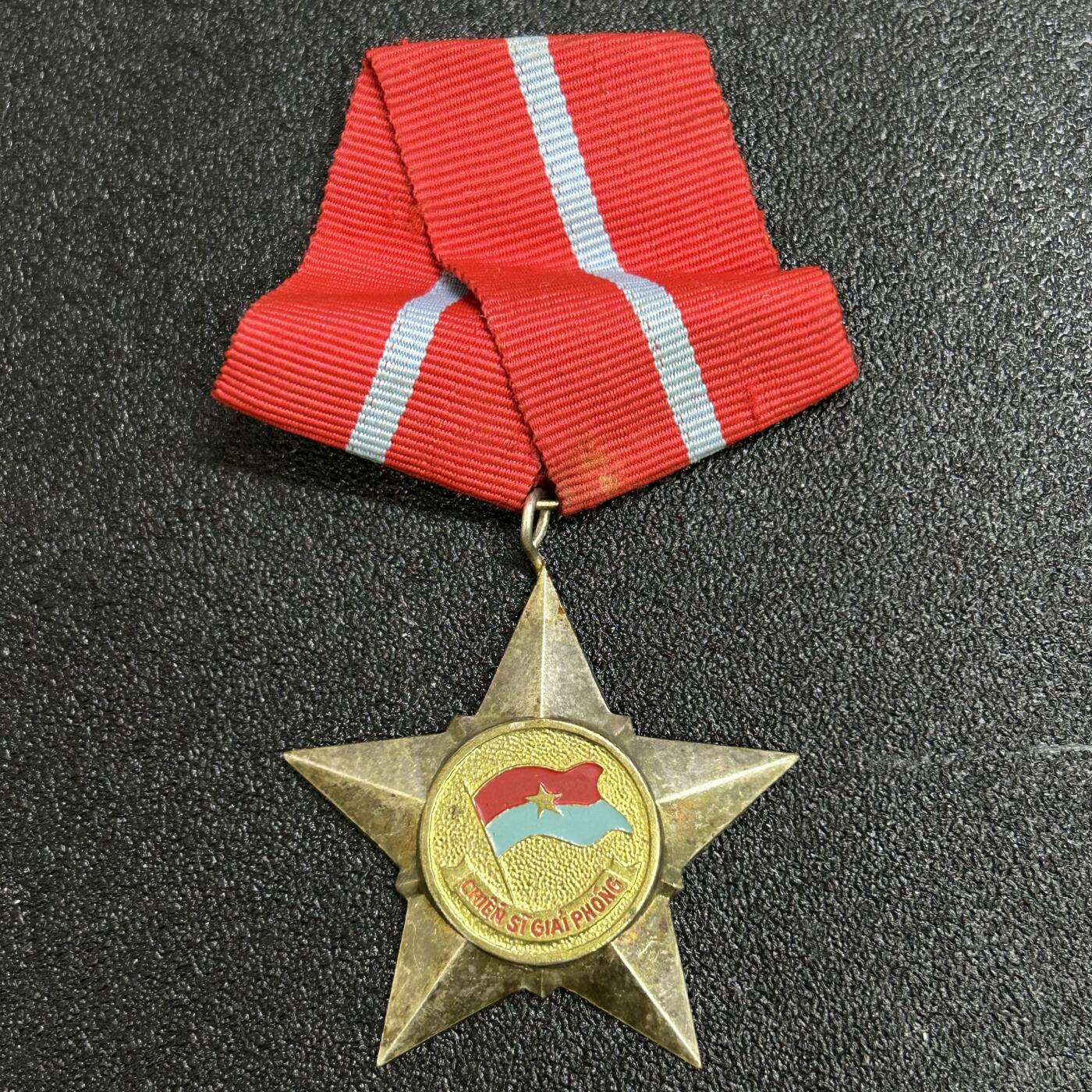 西秦中古拍卖第七十二期 越南三级解放战士勋章 早期铜制版