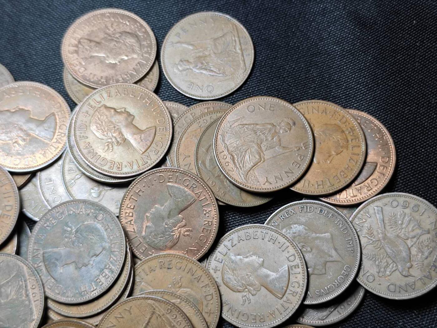 KK钱币收藏小铺 《套币 好品/批量散币专场》  2月预留时间 周末发货  英国1便士铜币一组117枚