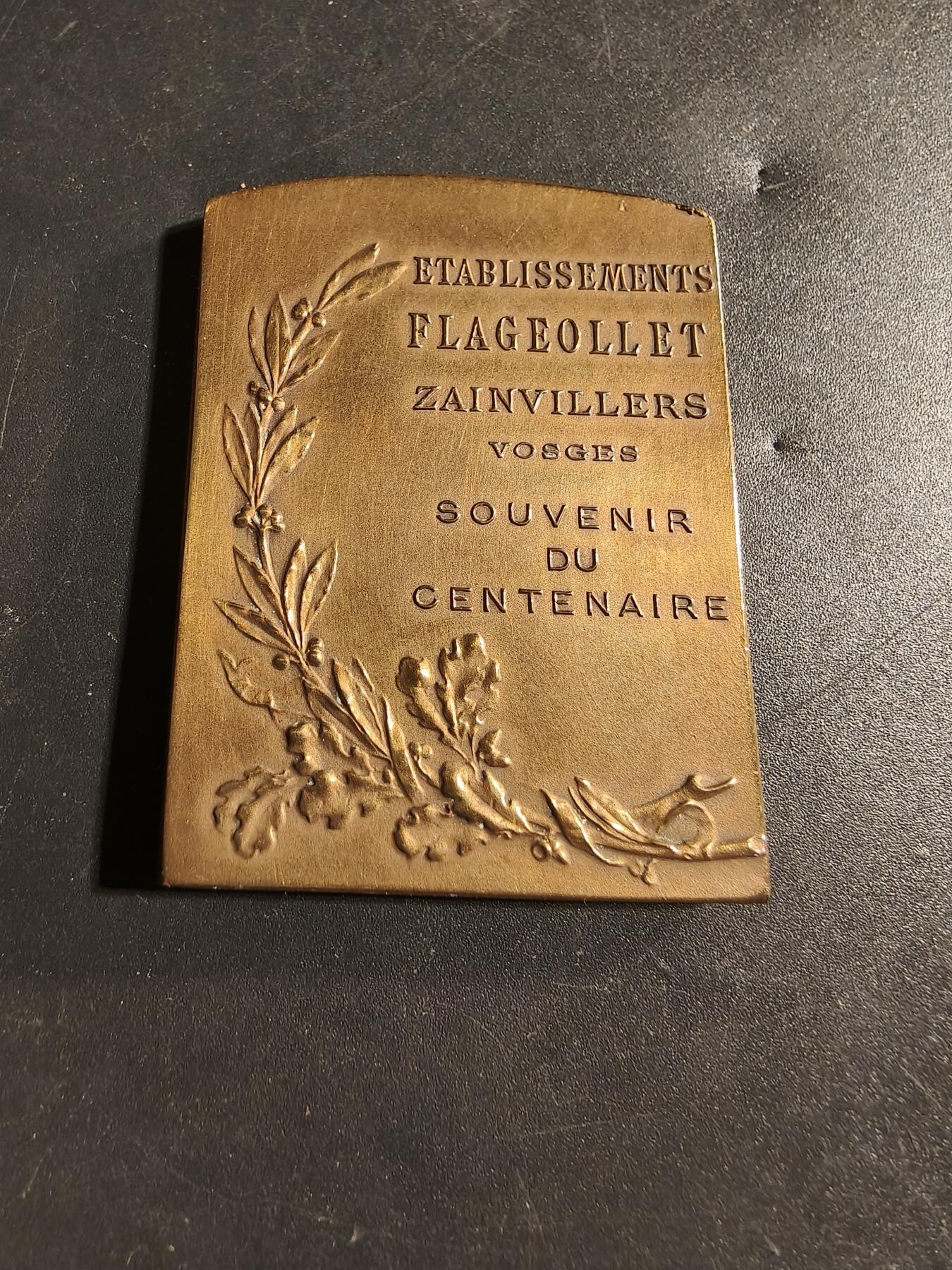 老王徽章第173期 法国伏拉热工厂成立百年方形大铜章      原盒     尺寸36×50mm     重量42.4g