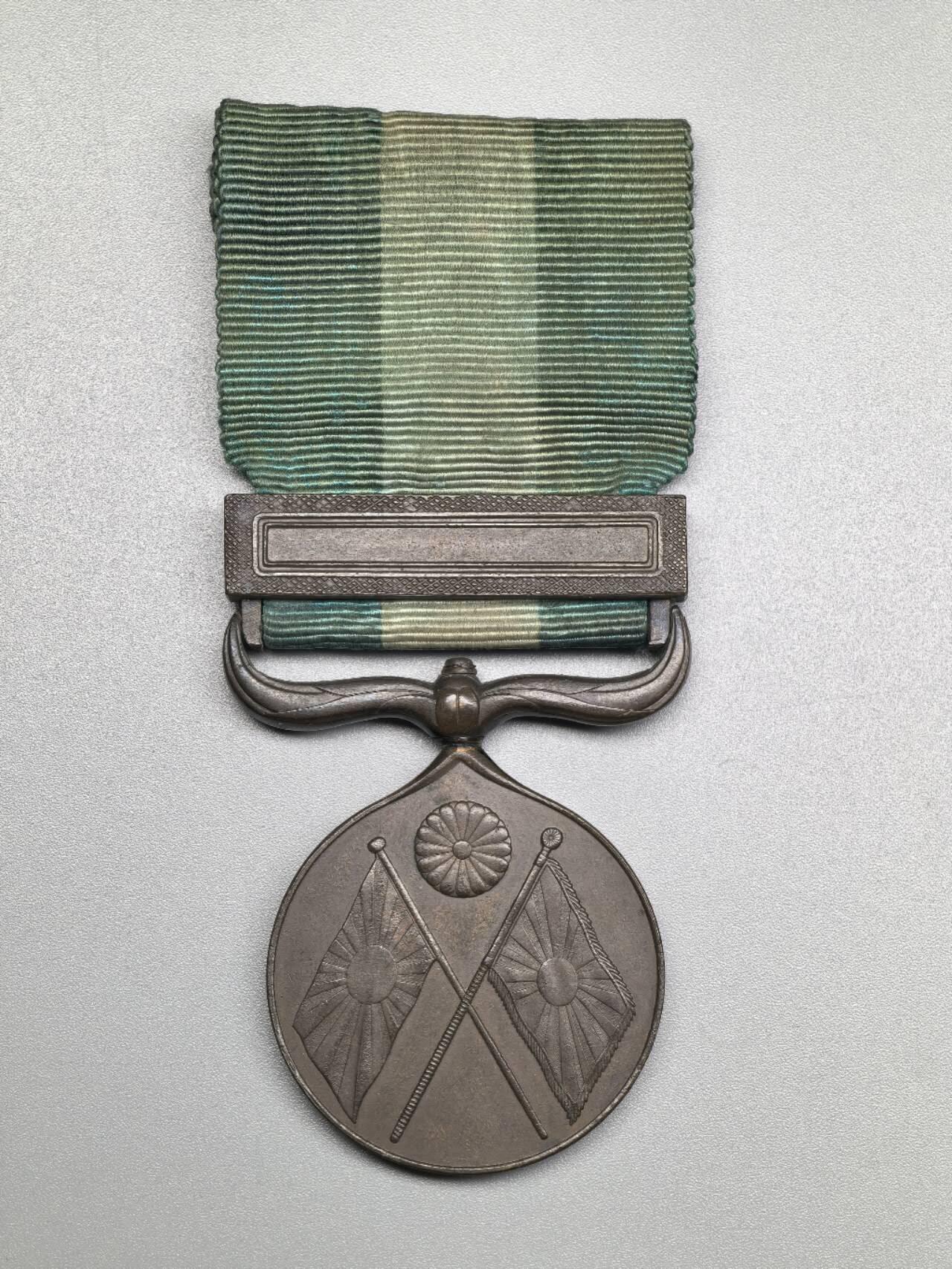 小驴勋章奖章收藏1月2日晚六点拍卖（珍爱和平，收藏战争，铭记历史，勿忘国耻，忠党爱国。有偿代拍，送拍规则在简介最后，参拍须阅读规则后再参拍，关系到运费包装发货时效真假辨别等关键信息，拍卖时不再发原图，看大图店主微信码在拍卖店铺介绍里）