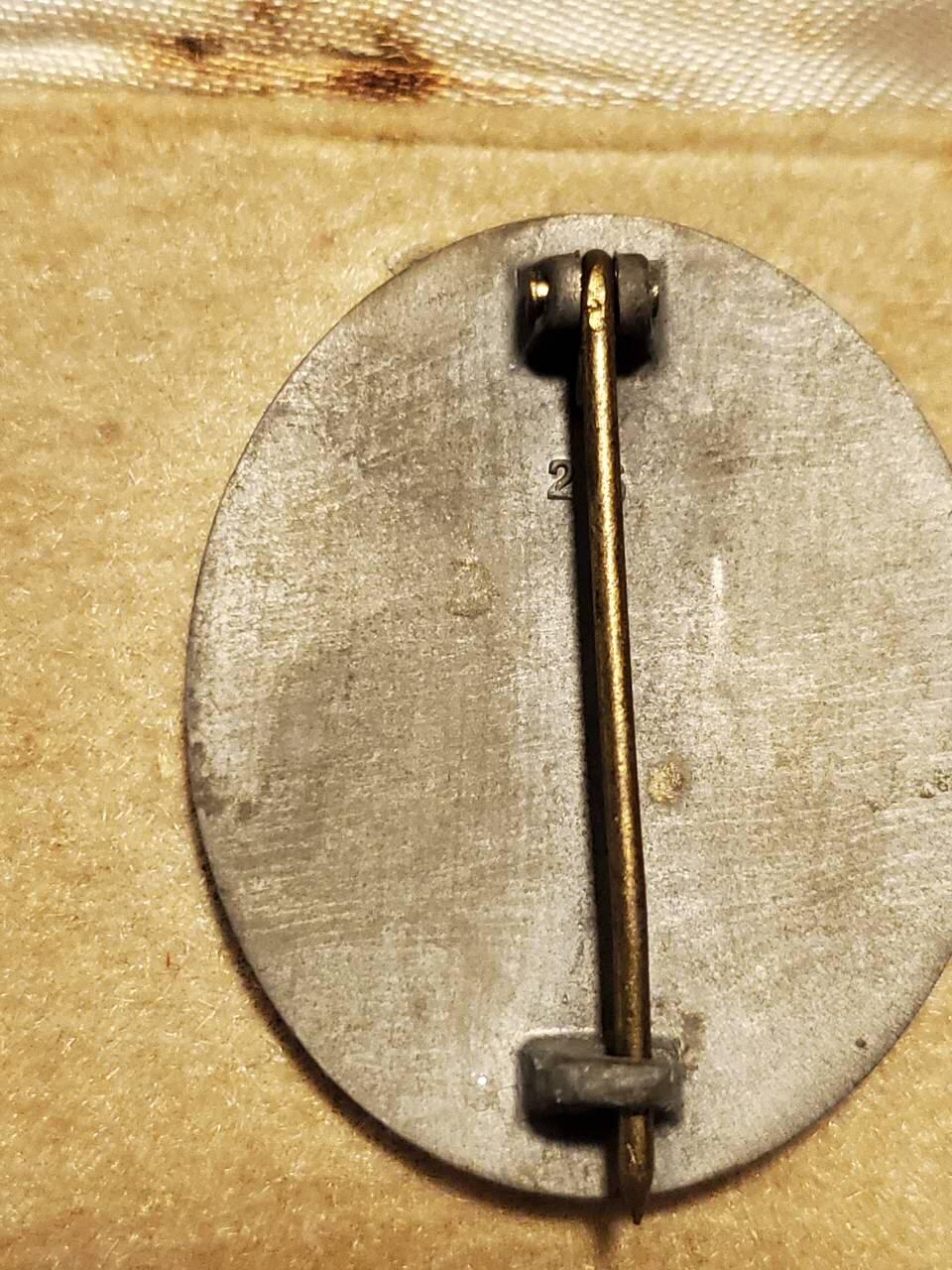 韵星假日拍卖第三十五期 -- Rimey Holidays Auction 34 Nazi德国银级战伤奖章带原盒 26厂带厂标 盒子带bh mayer标 好品 开合正常