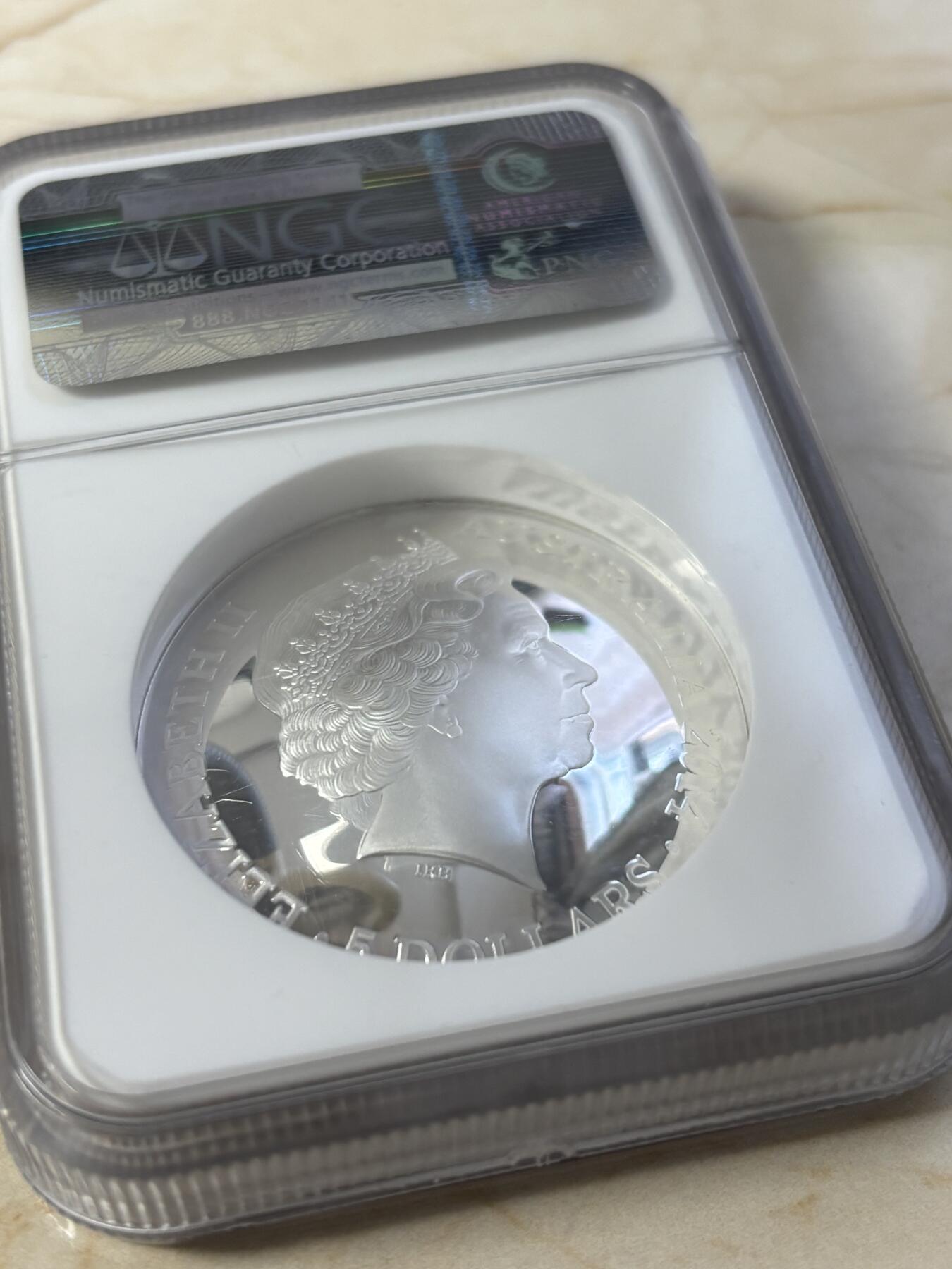 第186期拍卖 澳大利亚2014年南天星空系列3猎户座凹凸纪念1盎司彩色银币NGC-PF69，999银，发行10000枚