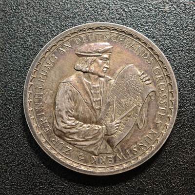 【德藏】世界币章拍卖第160期 - 1928年 德国魏玛科隆大教堂开工680周年纪念银章 类镜面底板 细节丰富 人物刻画传神 深彩包浆 直径约：36mm；重约：24.9g