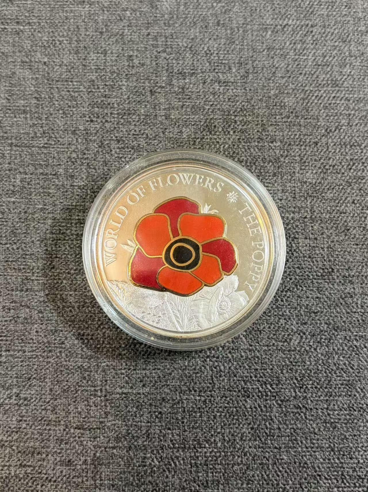 第186期拍卖 库克2009年红色花镶嵌镀金景泰蓝花瓣彩色纪念银币，29.51克，999银，发行2500枚