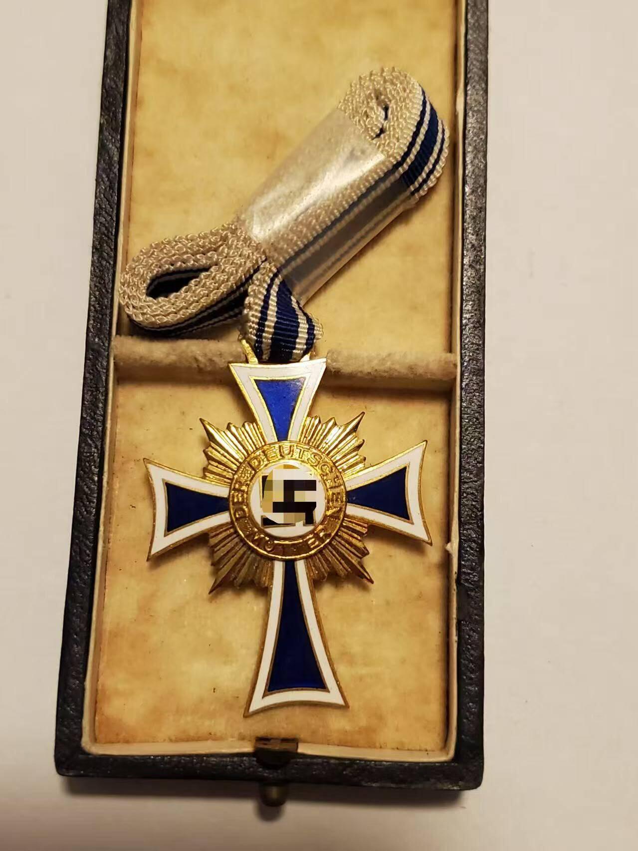 韵星假日拍卖第三十五期 -- Rimey Holidays Auction 34 nazi德国金级母亲奖章带原盒 极品品相 保存非常完好 很少见的完美品相 镀金珐琅完好 带30cm原厂长绶带