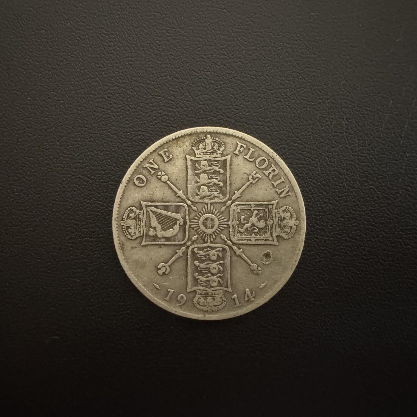 【铜匠收藏】★第135加场★客户代拍 银币场。不寄存，150包邮。不满150元，支付5元运费。《接受代拍 代送NGC评级》 英国1914年乔五1弗洛林（2先令）银币 11.3g 92.5%银 有戳记