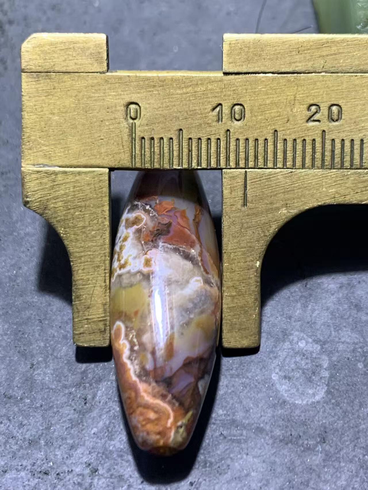 冻料草花纹战国红玛瑙天珠形通货桶珠一个