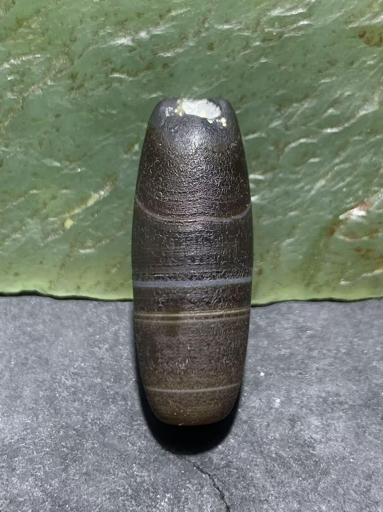 风化纹缠丝玛瑙瑕疵桶珠一个，