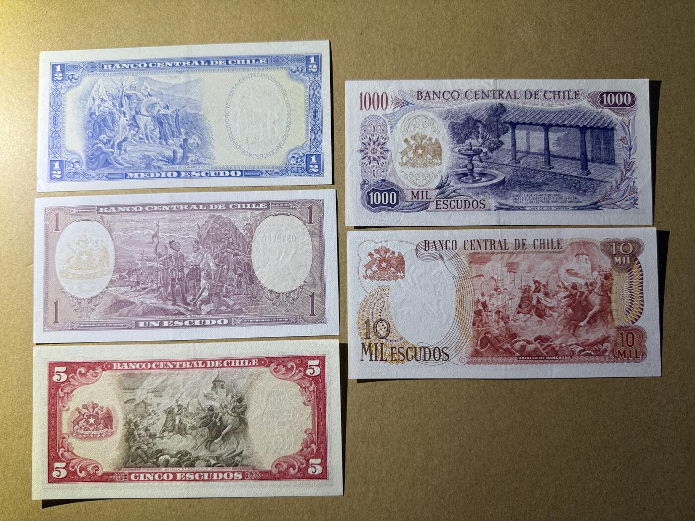 《艾美收藏》第227期-1.3周六外币黄金场-马年首拍 智利埃斯库多5张 AU 各时期不同版本