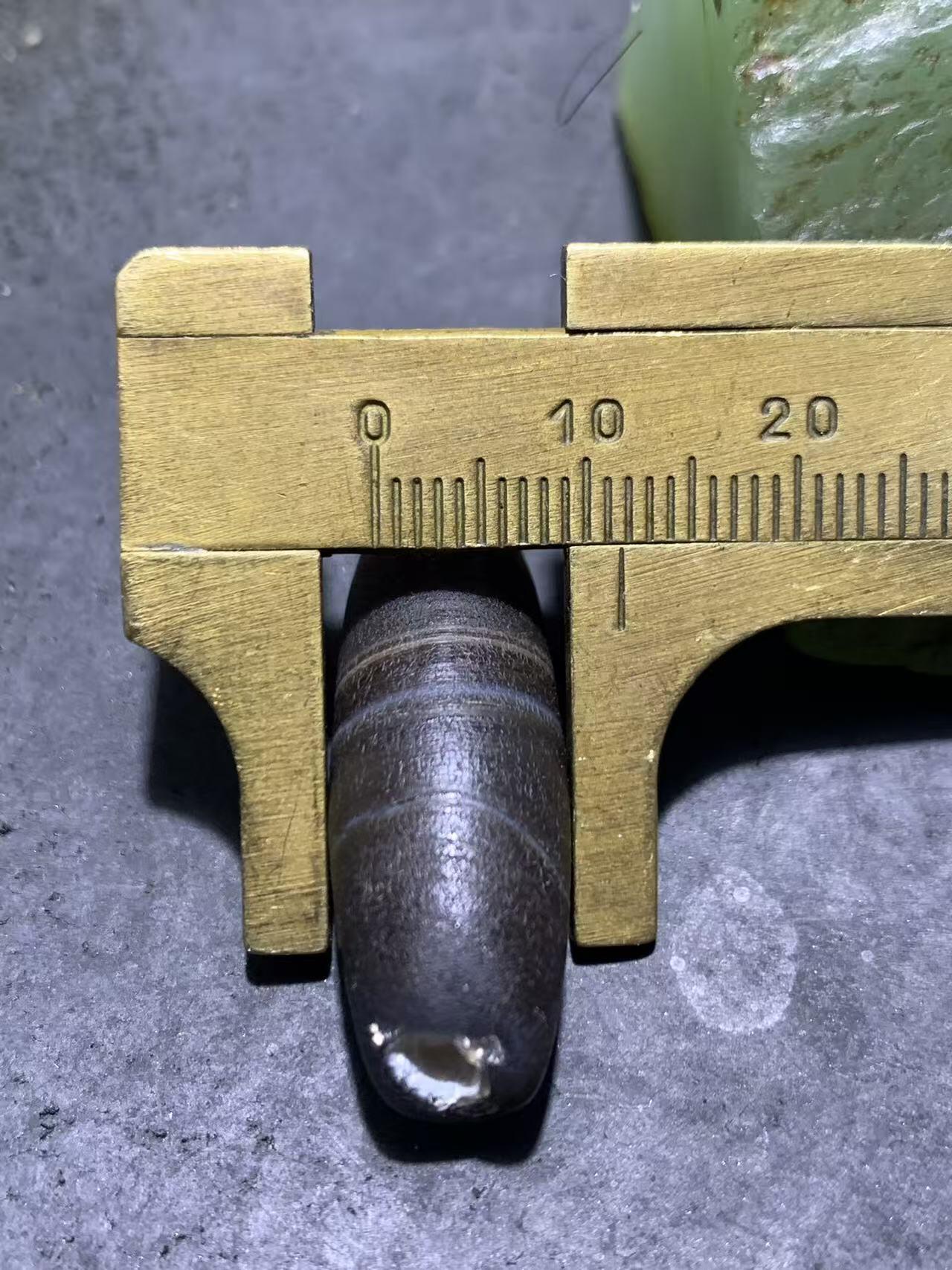 风化纹缠丝玛瑙瑕疵桶珠一个，