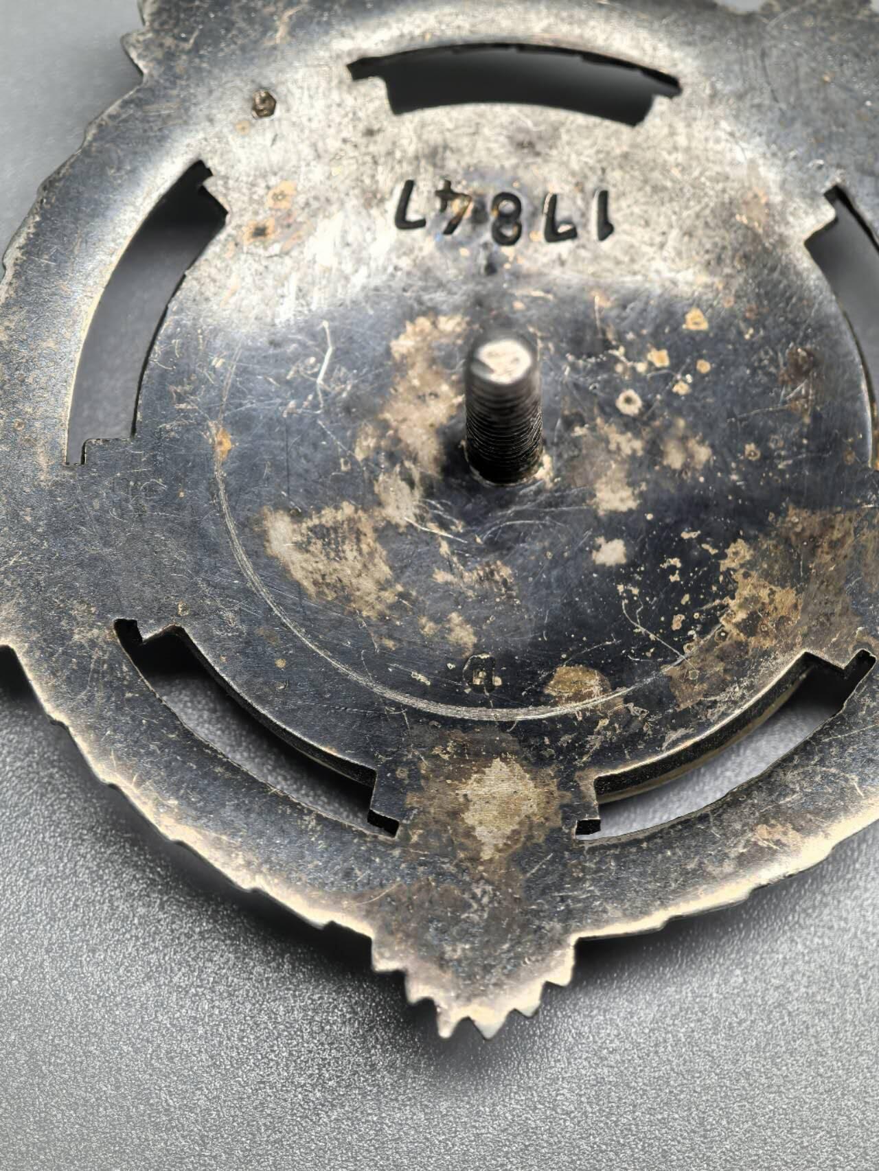 小驴勋章奖章收藏1月2日周五晚六点拍卖（珍爱和平，收藏战争，铭记历史，勿忘国耻，忠党爱国。有偿代拍，送拍规则在简介最后，参拍须阅读规则后再参拍，关系到运费包装发货时效真假辨别等关键信息，拍卖时不再发原图，看大图店主微信码在拍卖店铺介绍里） 南斯拉夫二级团结友谊勋章，背打银标，珐琅有佩戴痕迹