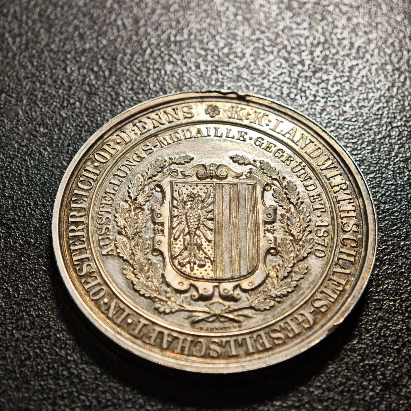 【德藏】世界币章拍卖第160期 1870年 奥地利恩斯地区皇家农业协会创立表彰奖章纪念银章 设计精美 吊环去除 直径约：39.3mm；重约：24.9g