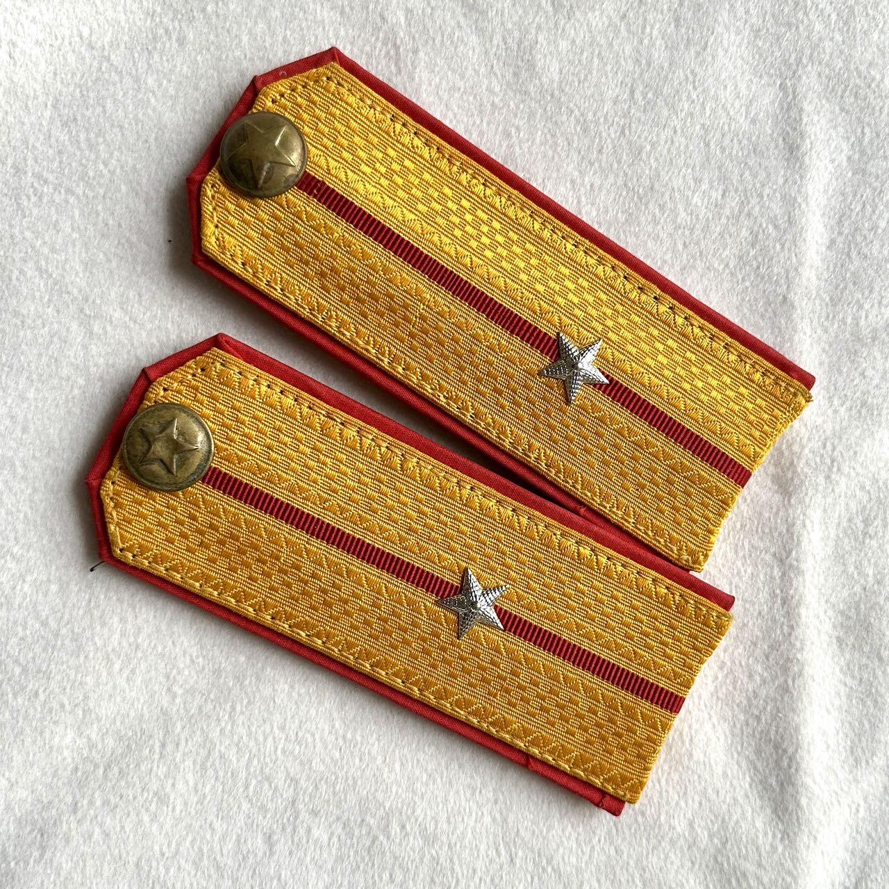 【第肆場】近代勋奖章徽章服饰杂项专场 朝鲜人民军肩章