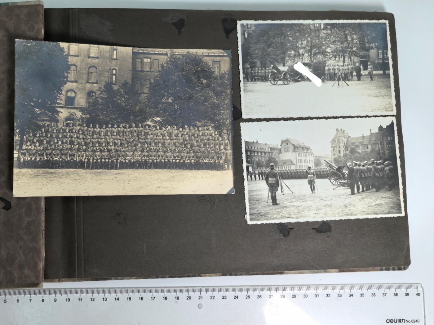 小驴勋章奖章收藏1月2日周五晚六点拍卖（珍爱和平，收藏战争，铭记历史，勿忘国耻，忠党爱国。有偿代拍，送拍规则在简介最后，参拍须阅读规则后再参拍，关系到运费包装发货时效真假辨别等关键信息，拍卖时不再发原图，看大图店主微信码在拍卖店铺介绍里） 得三军旅相册一本