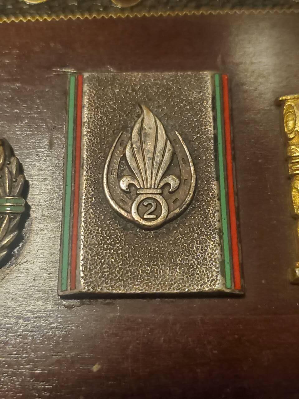 韵星假日拍卖第三十五期 -- Rimey Holidays Auction 34 法兰西第三/四共和国外籍兵团礼盒 赠送给军官或者外宾 上面镶嵌了外籍第一骑兵兵团 第二、第五步兵兵团证章 设计很好 三大经典外籍精英部队 少见底部带厂标