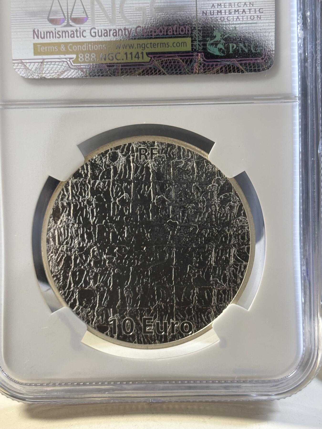 第186期拍卖 获奖币法国2012年伊夫克莱因“蓝手”彩色银币NGC-PF68，22.2克，900银，发行30000枚