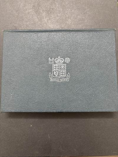 文馨钱币收藏 迎新纳福2026新年第一场（第 287 场）金银老铜币拍卖 - 原封原盒全新  1987 年英国 1便士--1  磅精制币带铜章一套