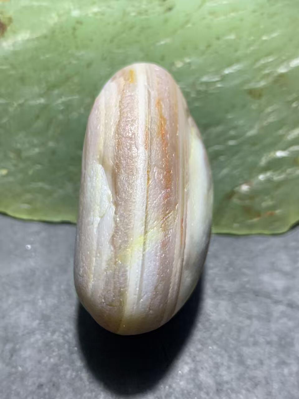 精美川料红白水冲籽南红玛瑙原石一颗，