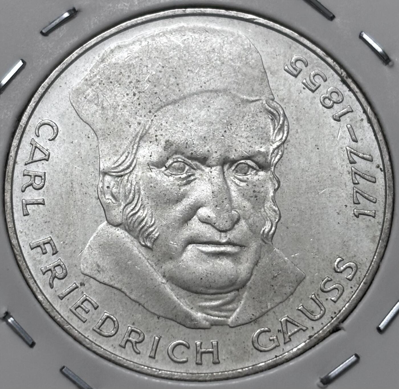 文馨钱币收藏 迎新纳福2026新年第一场（第 287 场）金银老铜币拍卖 原光品相 1977 年德国数学家卡尔高斯诞辰 200 周年 5 马克纪念银币 11.2 克 625 银，品相可评级