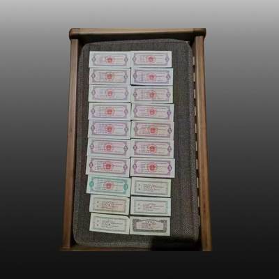 程曦曙光-安欣 - 全国通用粮票五市斤的14张，叁市斤的一张，地方粮票五张，一共20张