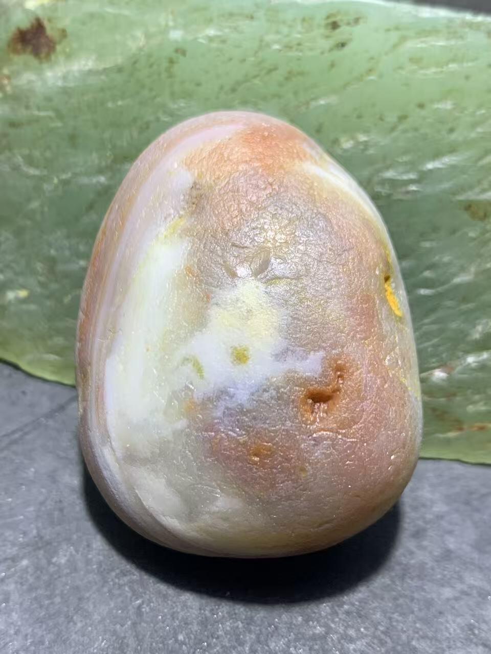 精美川料红白水冲籽南红玛瑙原石一颗，