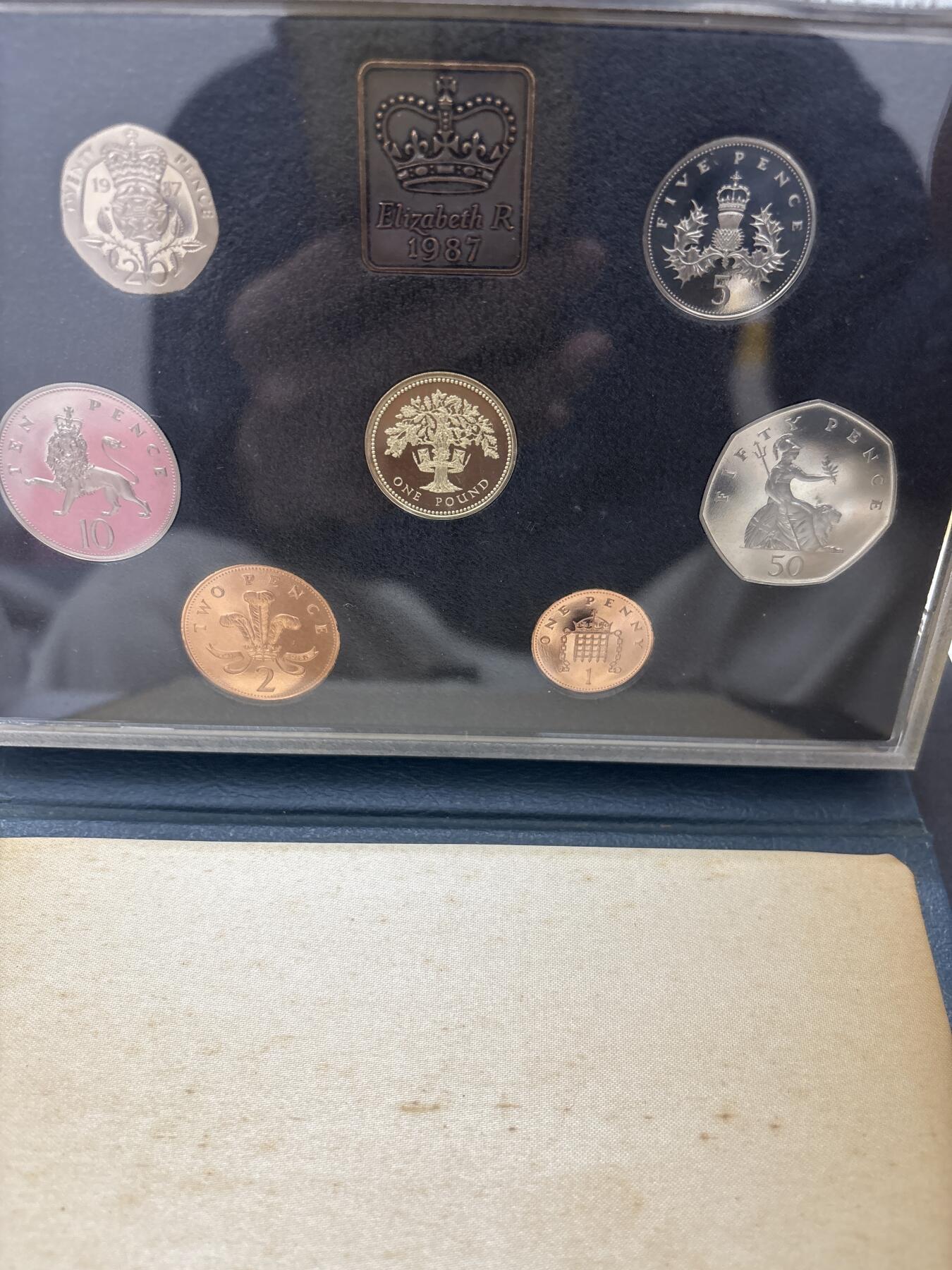 文馨钱币收藏 迎新纳福2026新年第一场（第 287 场）金银老铜币拍卖 原封原盒全新  1987 年英国 1便士--1  磅精制币带铜章一套