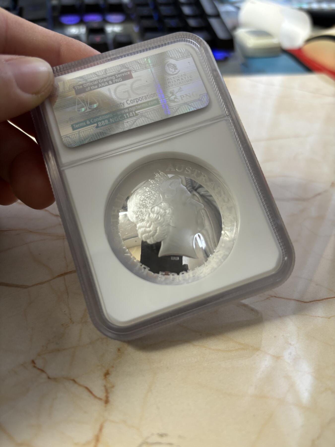 第186期拍卖 澳大利亚2014年南天星空系列3猎户座凹凸纪念1盎司彩色银币NGC-PF69，999银，发行10000枚