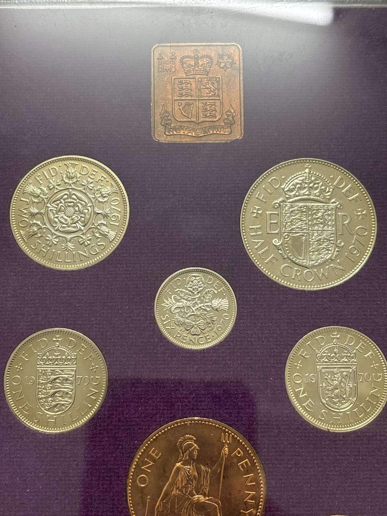 文馨钱币收藏 迎新纳福2026新年第一场（第 287 场）金银老铜币拍卖 原封原盒全新  1970 年英国货币改革前精制币带铜章一套，纸壳用的是 80 年的