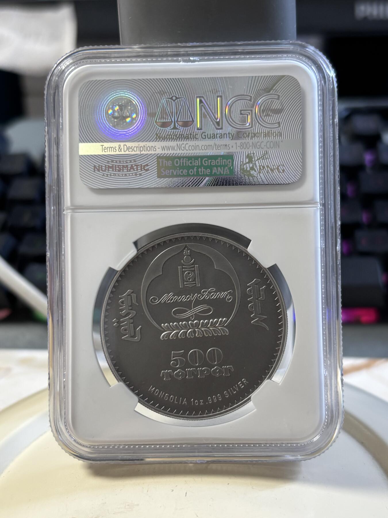 第186期拍卖 蒙古2014年草原动物系列兔狲仿古镶嵌水晶纪念银币NGC-PF69,1盎司，999银，发行2500枚