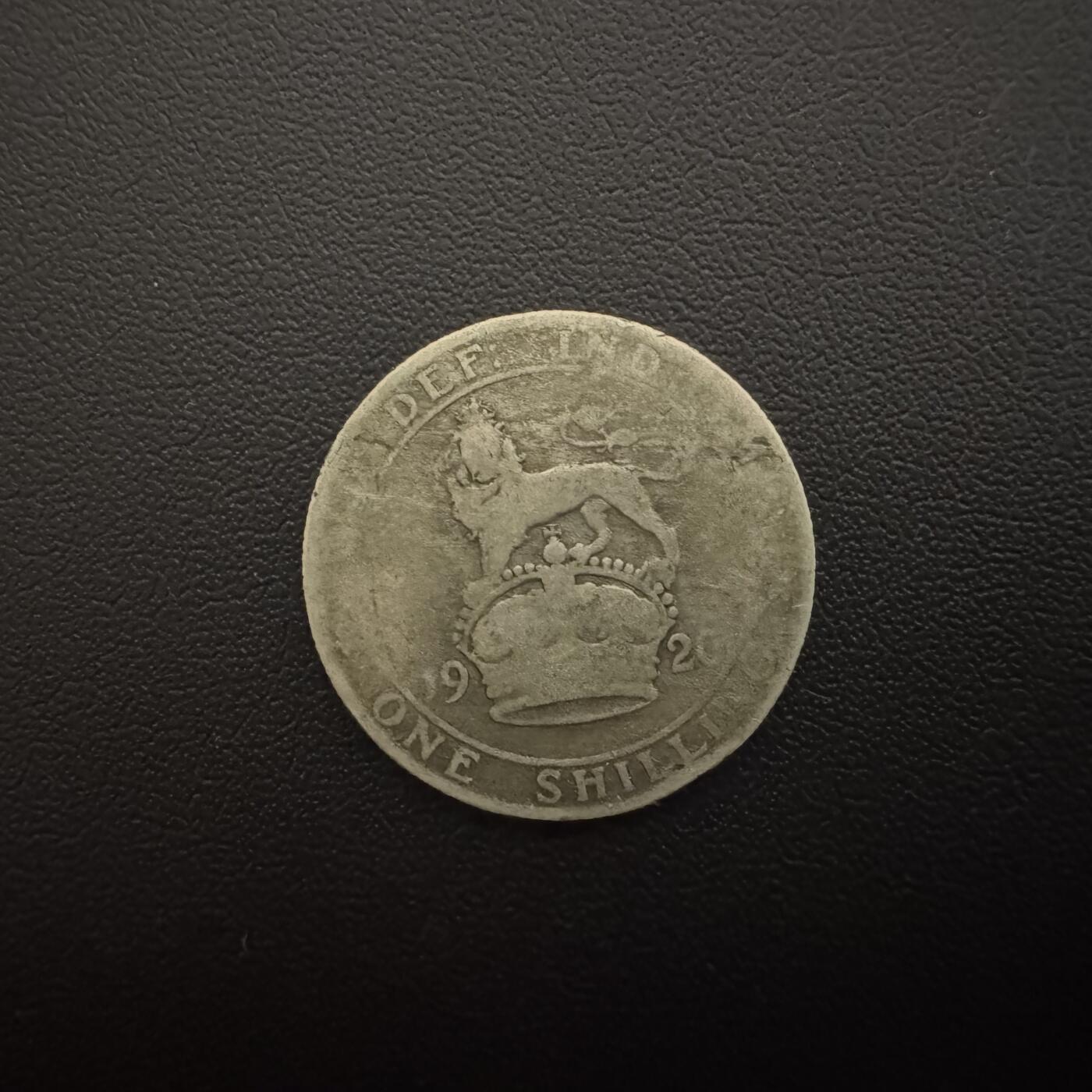 【铜匠收藏】★第135加场★客户代拍 银币场。不寄存，150包邮。不满150元，支付5元运费。《接受代拍 代送NGC评级》 英国1920年乔五1先令银币 50%银 背面有磨损