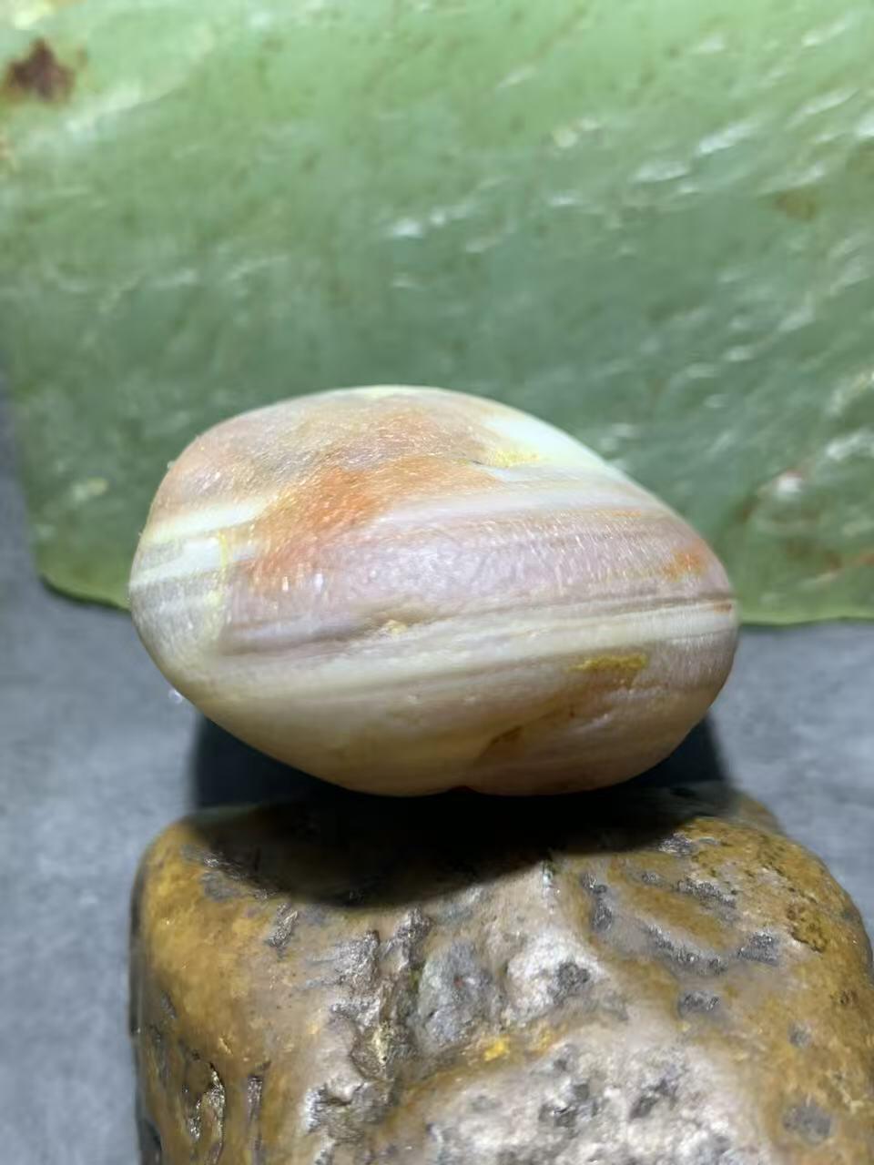 精美川料红白水冲籽南红玛瑙原石一颗，