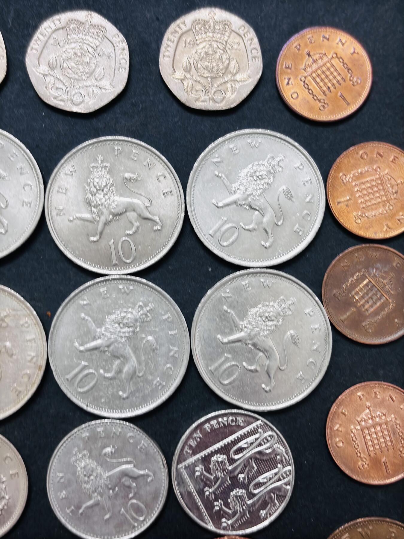 文馨钱币收藏 迎新纳福2026新年第一场（第 287 场）金银老铜币拍卖 英国各时期伊丽莎白二世 1/2 便士------1 磅双色纪念币共 35 枚，原光品相很多