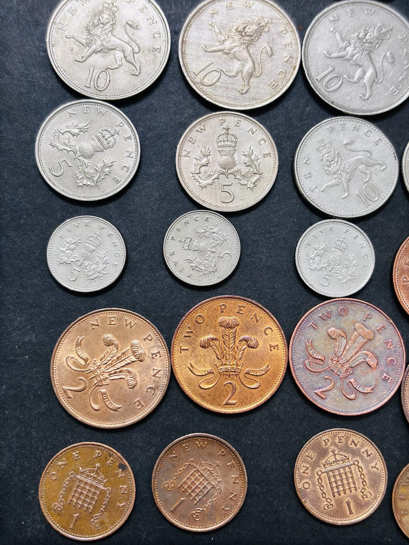 文馨钱币收藏 迎新纳福2026新年第一场（第 287 场）金银老铜币拍卖 英国各时期伊丽莎白二世 1/2 便士------1 磅双色纪念币共 35 枚，原光品相很多