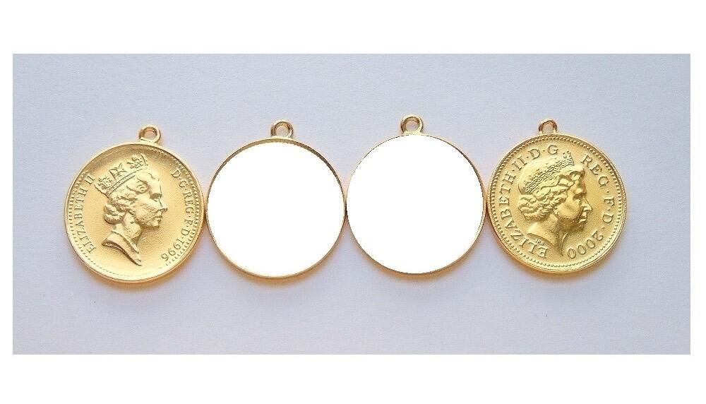 【旋风钱币】1月10日19:00准时开拍 精美欧洲币章、银币银章、第三帝国钱币等 全场包邮！ 2枚一起 纯手工 英国伊丽莎白二世中老年像 镀金高浮雕精制币章吊坠 20MM